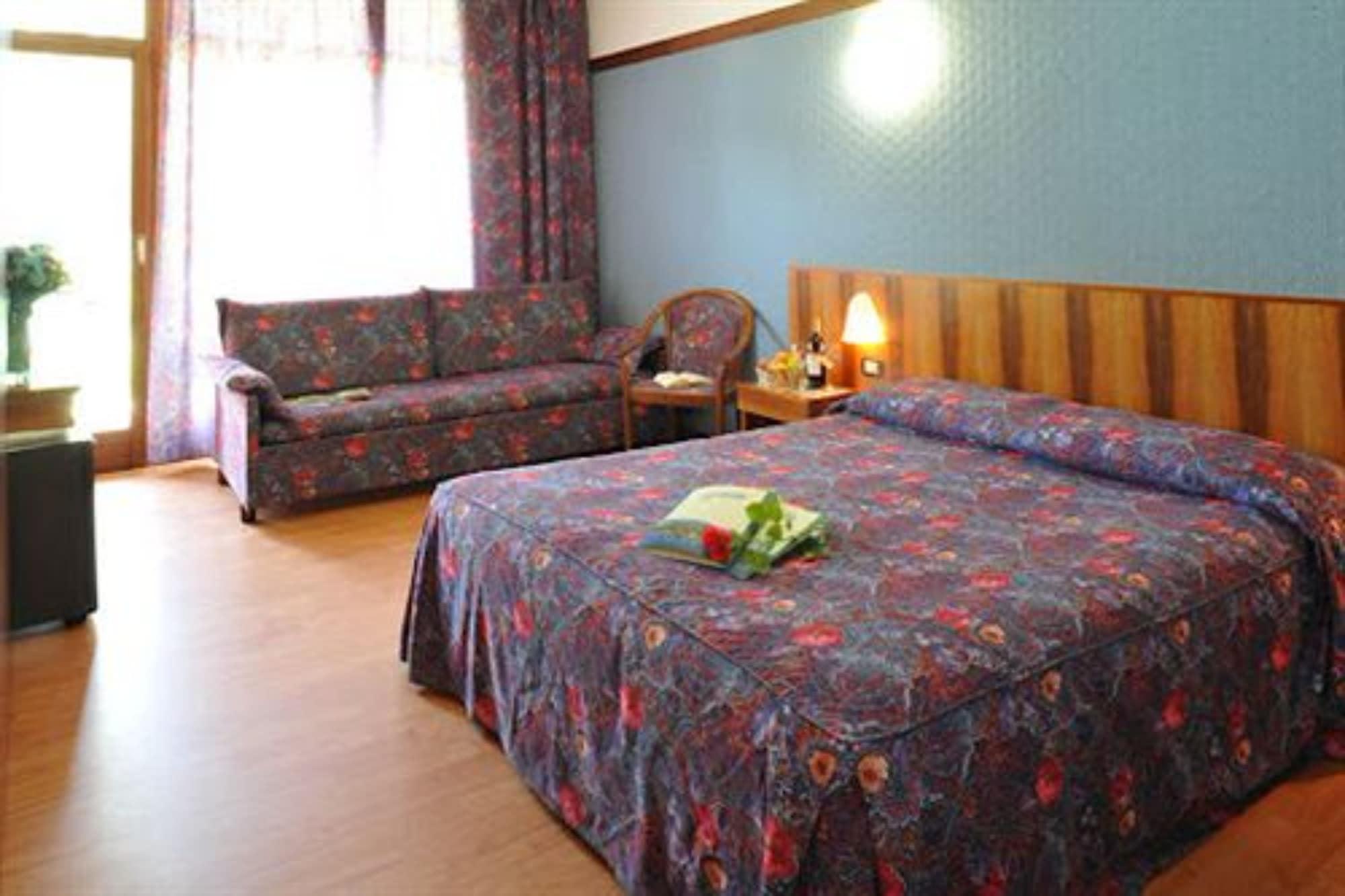 Park Hotel Oasi Garda  Eksteriør bilde