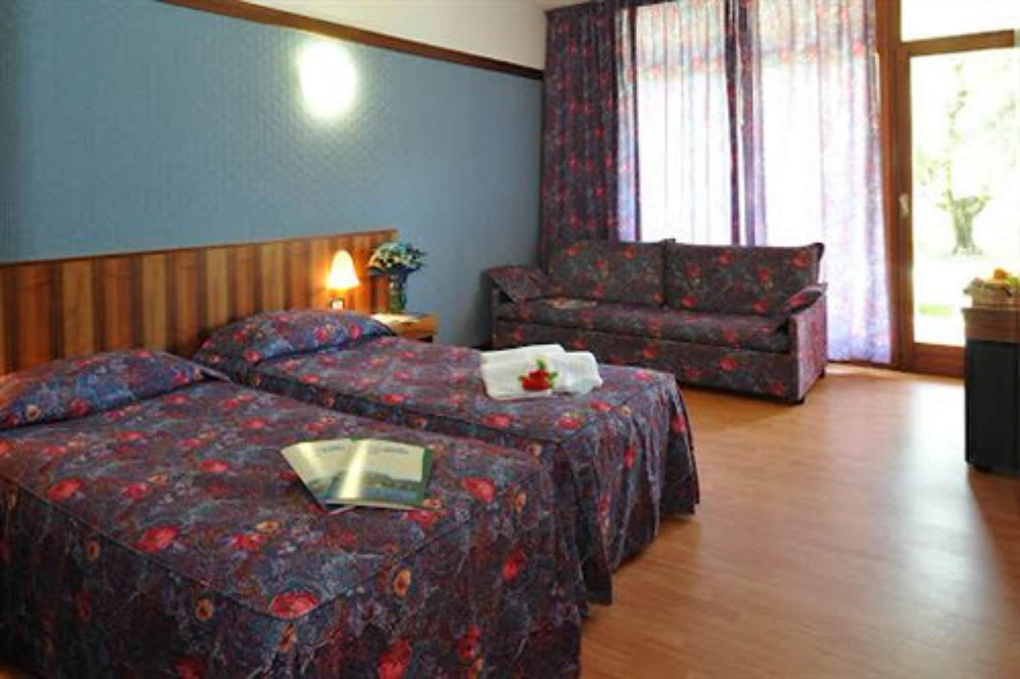 Park Hotel Oasi Garda  Eksteriør bilde