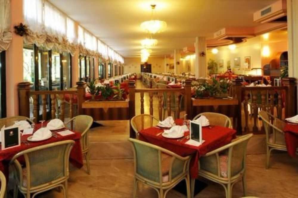 Park Hotel Oasi Garda  Eksteriør bilde
