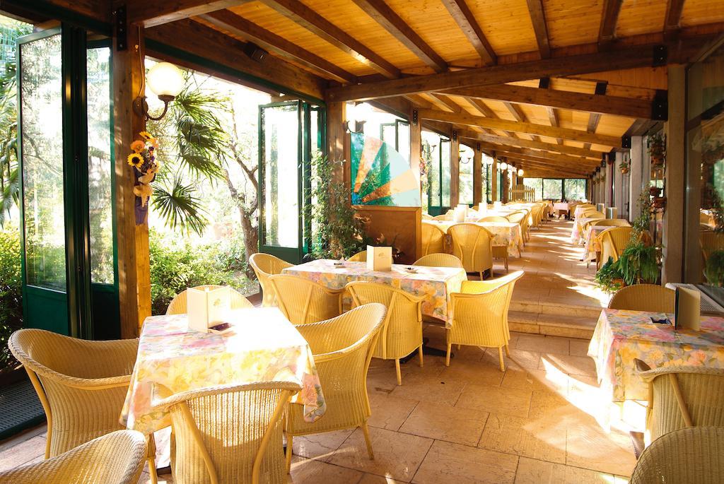 Park Hotel Oasi Garda  Eksteriør bilde