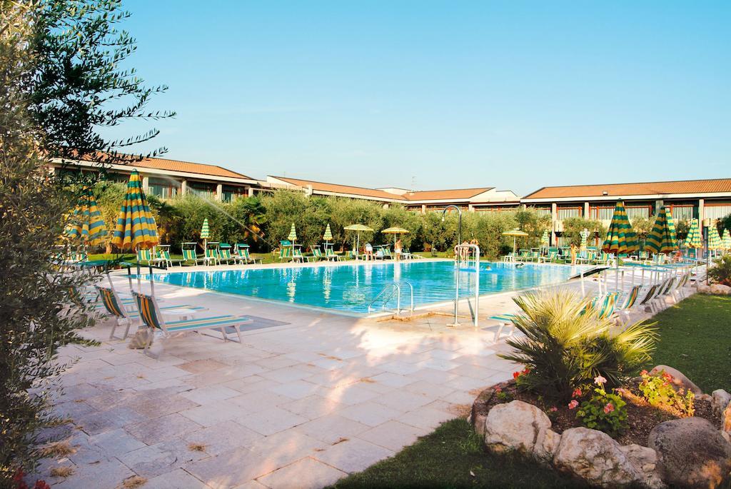 Park Hotel Oasi Garda  Eksteriør bilde