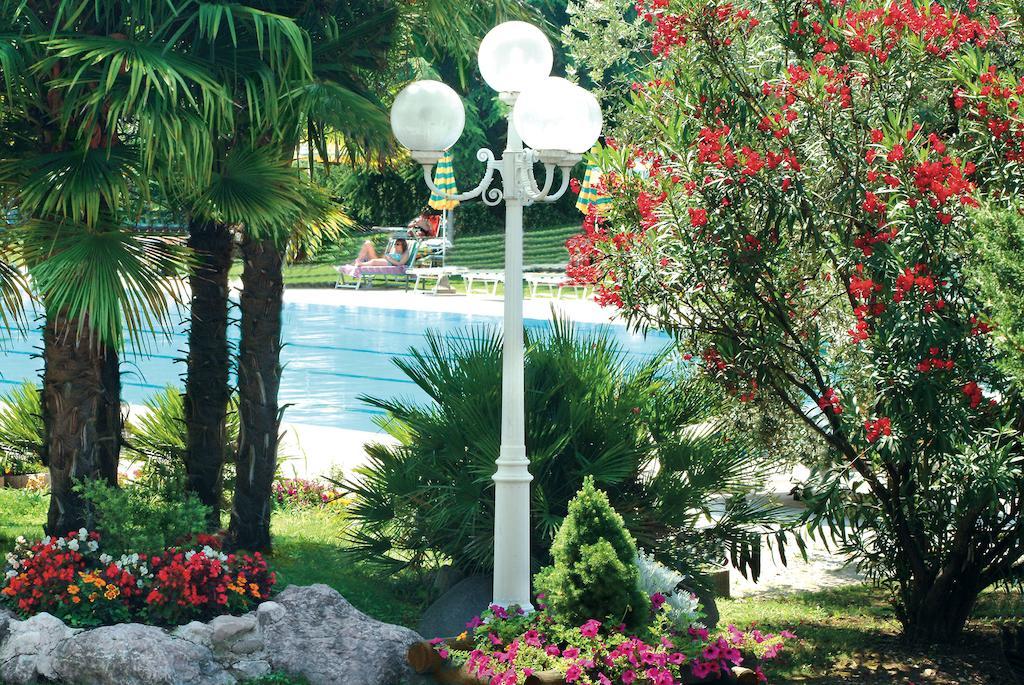 Park Hotel Oasi Garda  Eksteriør bilde