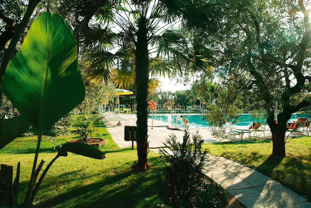Park Hotel Oasi Garda  Eksteriør bilde